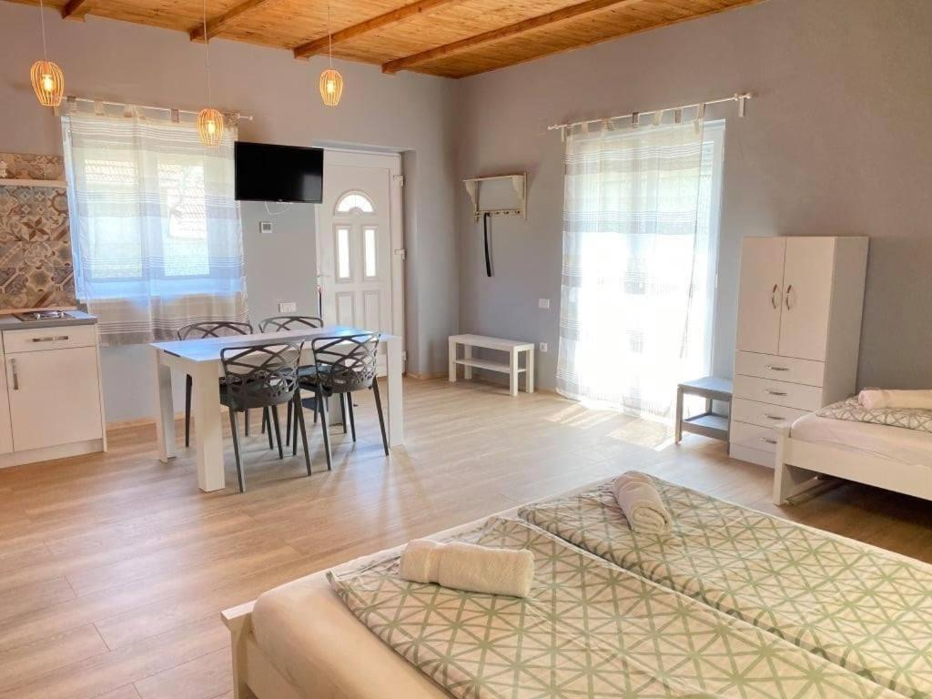 Julia Apartman Pacir Экстерьер фото